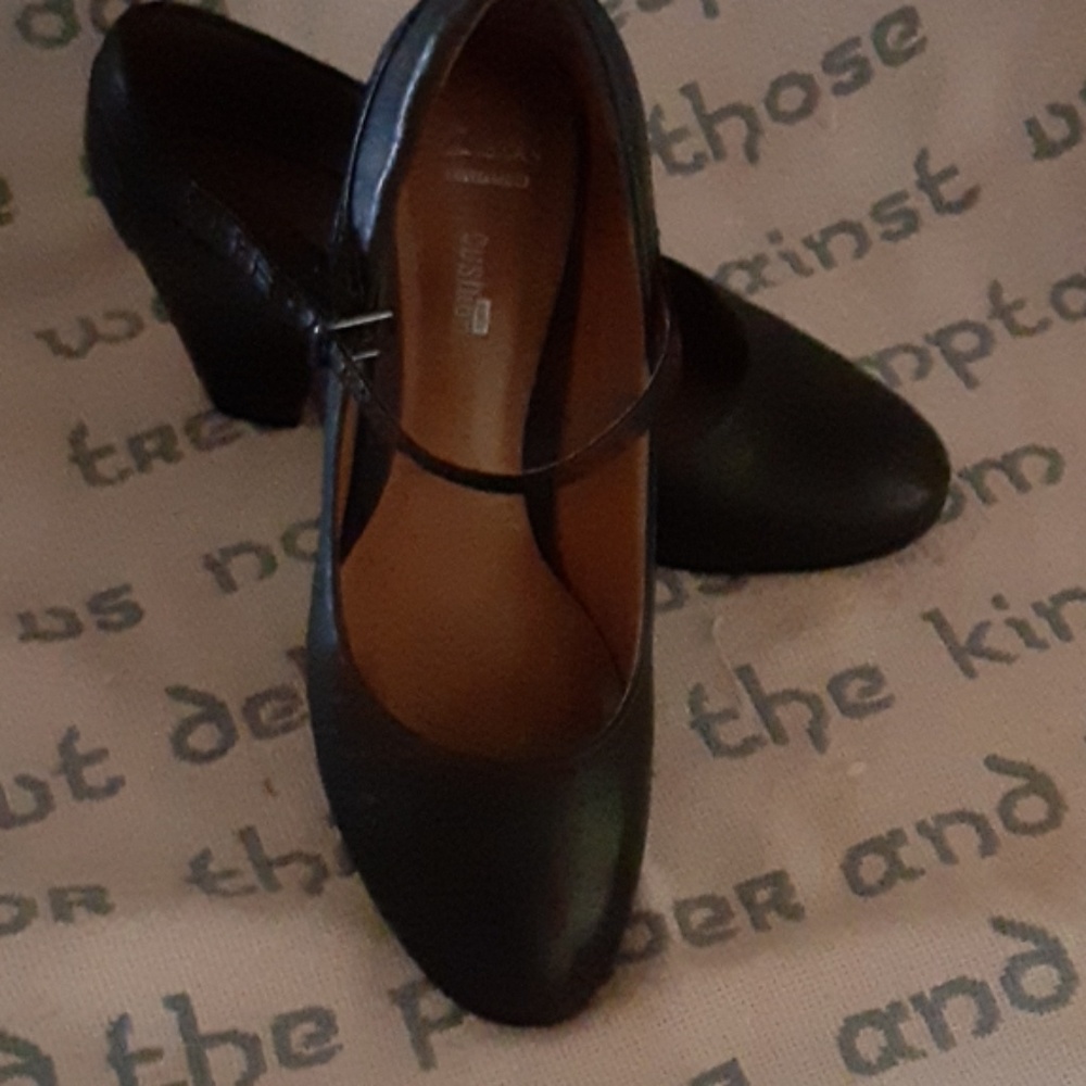 Clark's collection black 3 inch heels